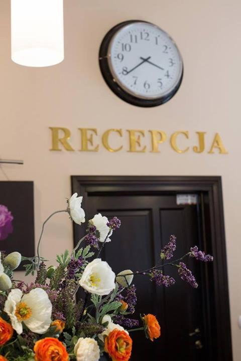 Hotel Skarpa Сейни Екстериор снимка