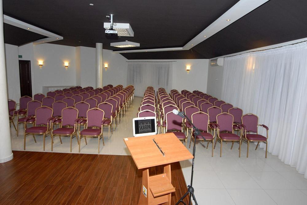 Hotel Skarpa Сейни Екстериор снимка